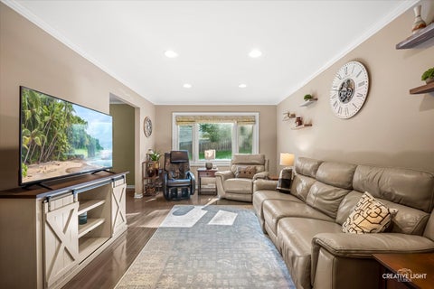 Tiny photo for 21436 W Sylvan Drive S, Mundelein, IL 60060 (MLS # 12742606)