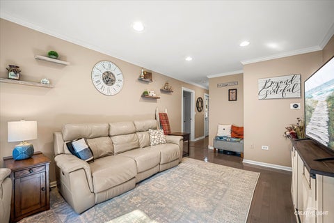 Tiny photo for 21436 W Sylvan Drive S, Mundelein, IL 60060 (MLS # 12742606)