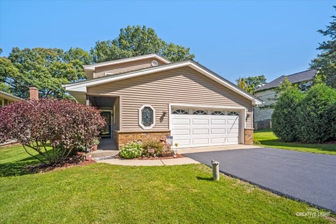 Tiny photo for 21436 W Sylvan Drive S, Mundelein, IL 60060 (MLS # 12742606)