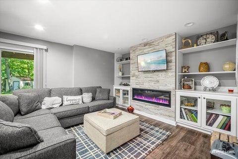 Tiny photo for 21436 W Sylvan Drive S, Mundelein, IL 60060 (MLS # 12742606)