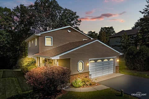 Tiny photo for 21436 W Sylvan Drive S, Mundelein, IL 60060 (MLS # 12742606)