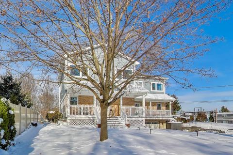 Tiny photo for 1148 W Kenilworth Avenue, Palatine, IL 60067 (MLS # 12532192)
