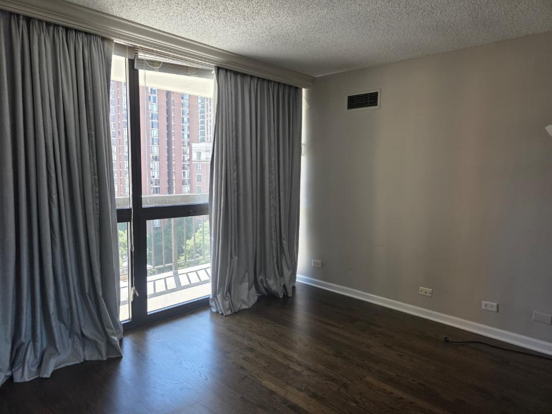 33 W Delaware Place 10G