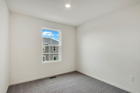 Tiny photo for 571 yosemite Way, Mundelein, IL 60060 (MLS # 12535203)