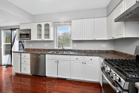 Tiny photo for 806 Hillview Drive, Lemont, IL 60439 (MLS # 12517085)