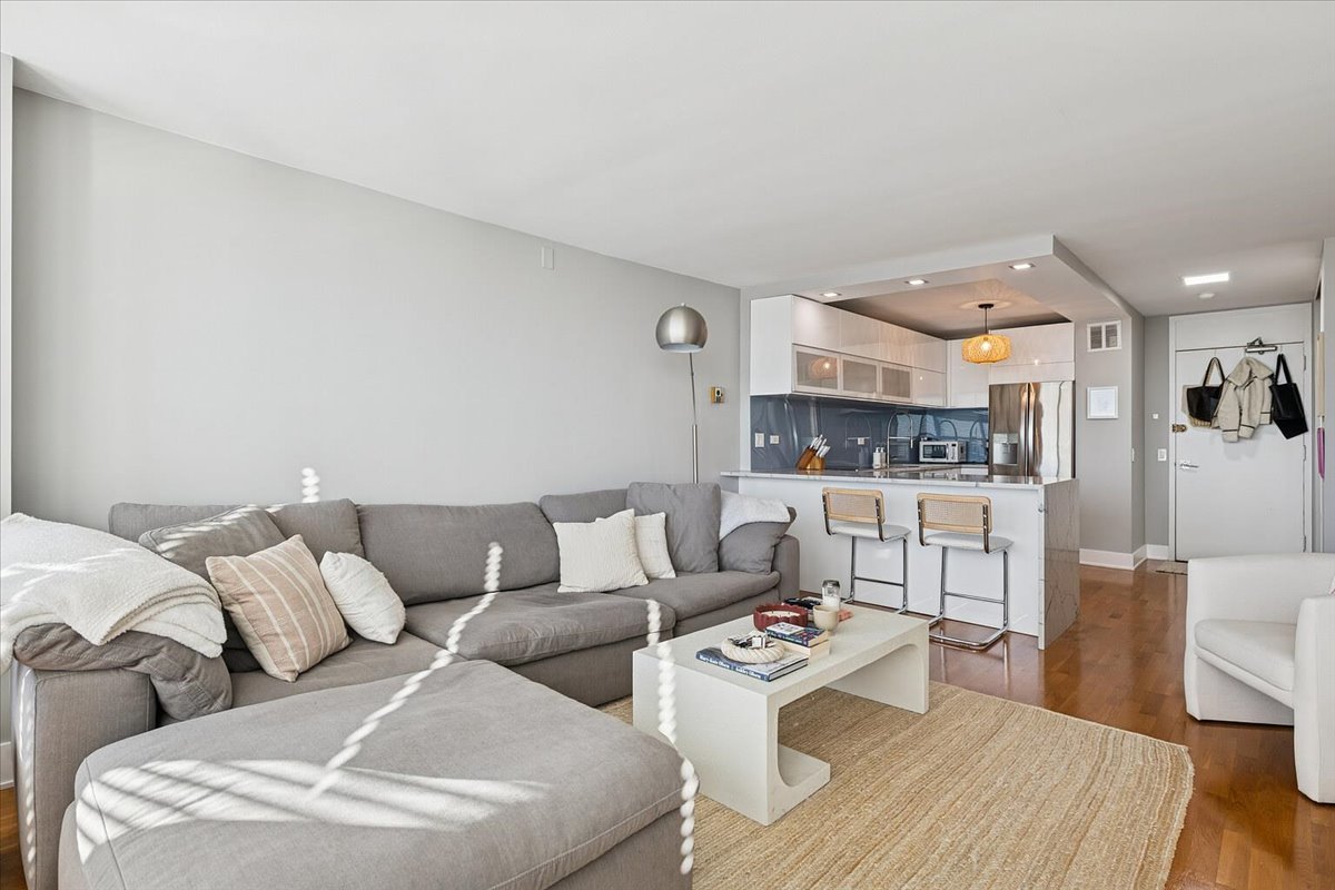 1560 N Sandburg Terrace 2607J