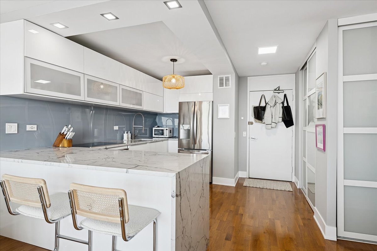 1560 N Sandburg Terrace 2607J