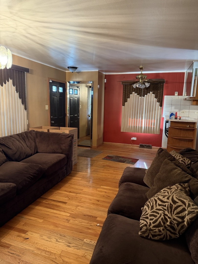 4452 S Lawler Avenue