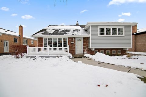 Photo of 10137 Buell Court, Oak Lawn, IL 60453 (MLS # 12530546)