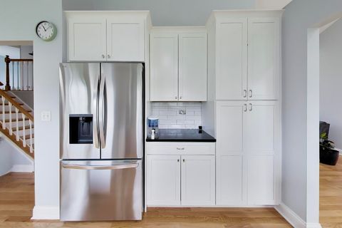 Tiny photo for 19 Dellmont Court, Buffalo Grove, IL 60089 (MLS # 12619007)