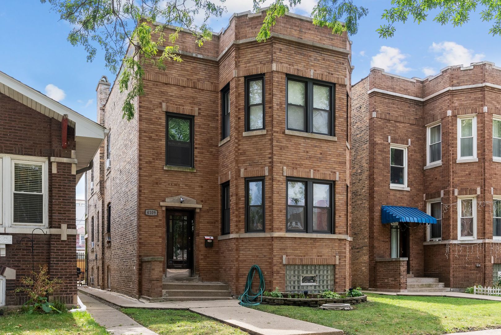 4109 W OAKDALE Avenue
