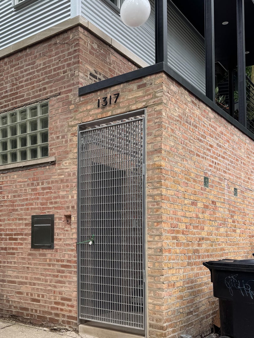 2159 W Evergreen Avenue 4