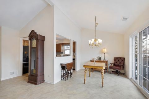 Tiny photo for 1907 Gresham Circle #D, Wheaton, IL 60189 (MLS # 12528868)