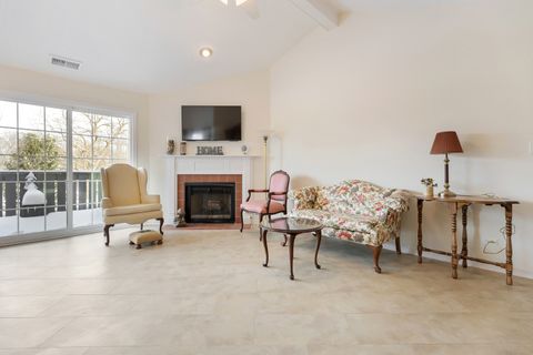 Tiny photo for 1907 Gresham Circle #D, Wheaton, IL 60189 (MLS # 12528868)