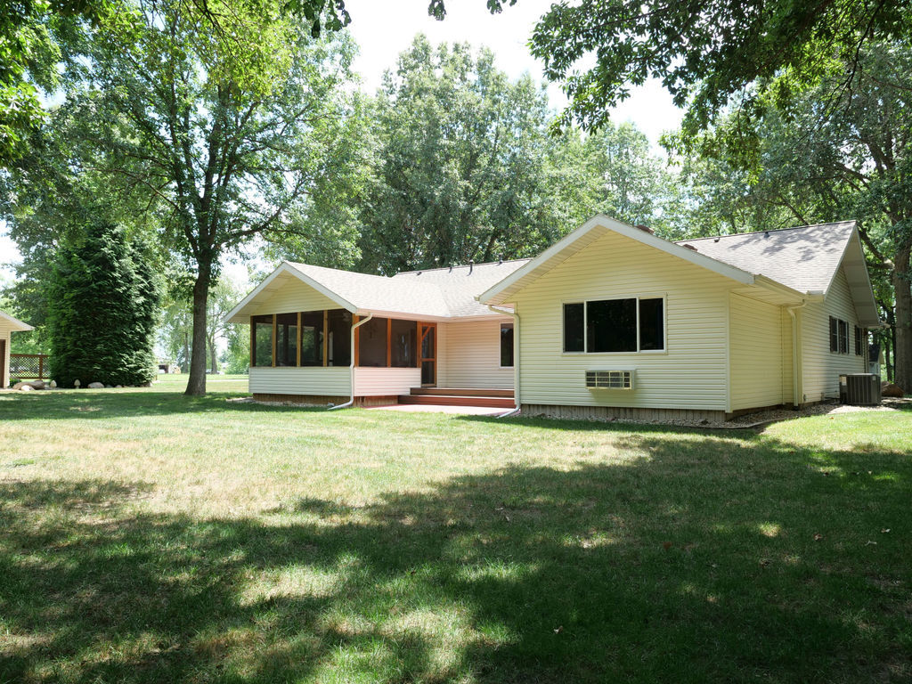 26 N Deer Lake