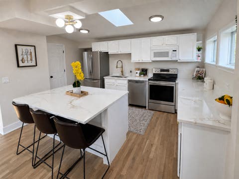 Tiny photo for 7826 W 98th Place, Hickory Hills, IL 60457 (MLS # 12724559)