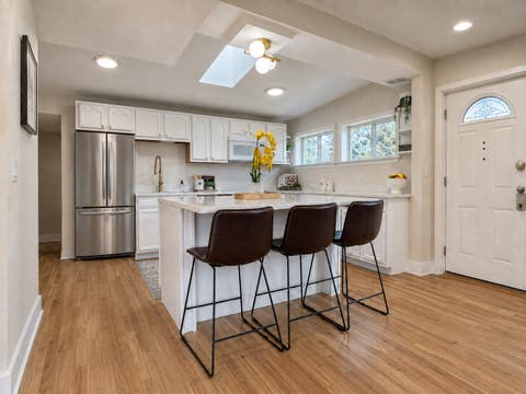 Tiny photo for 7826 W 98th Place, Hickory Hills, IL 60457 (MLS # 12724559)