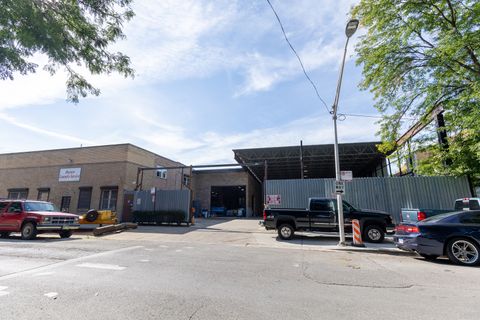 4821 W Cortland Street Chicago IL 60639