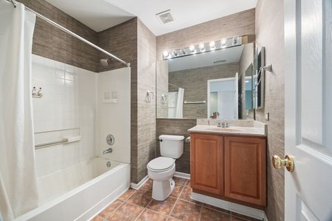 Tiny photo for 2556 Camberley Circle #2-813, Westchester, IL 60154 (MLS # 12609892)