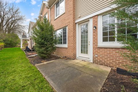 Tiny photo for 2556 Camberley Circle #2-813, Westchester, IL 60154 (MLS # 12609892)