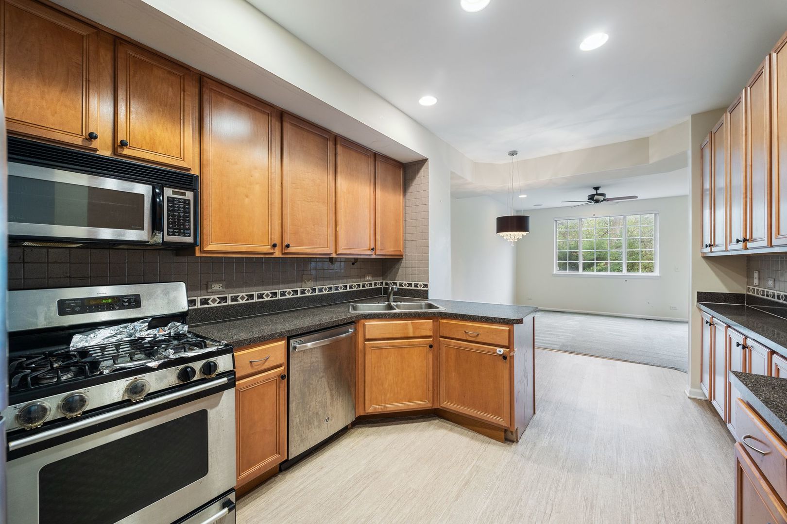 2556 Camberley Circle 2-813