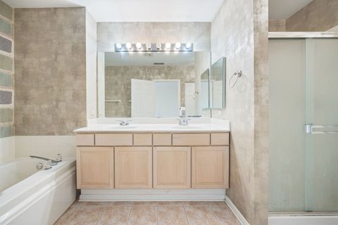 Tiny photo for 2556 Camberley Circle #2-813, Westchester, IL 60154 (MLS # 12609892)