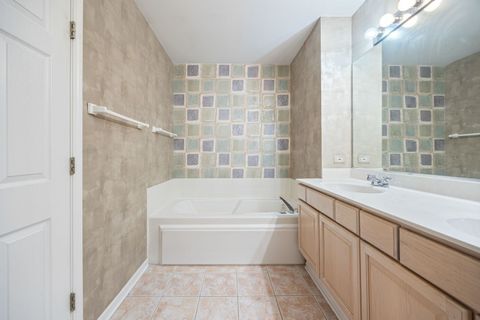 Tiny photo for 2556 Camberley Circle #2-813, Westchester, IL 60154 (MLS # 12609892)