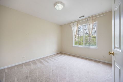 Tiny photo for 2556 Camberley Circle #2-813, Westchester, IL 60154 (MLS # 12609892)