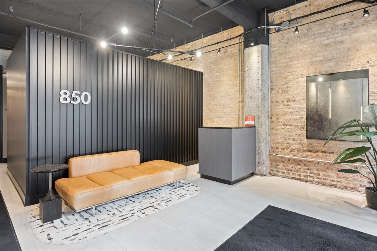 850 W Adams Street 4A