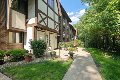 Tiny photo for 8425 W 95th Street #27, Hickory Hills, IL 60457 (MLS # 12703832)