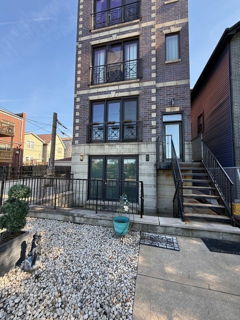 Photo of 2513 W Congress Parkway #1, Chicago, IL 60612 (MLS # 12746115)