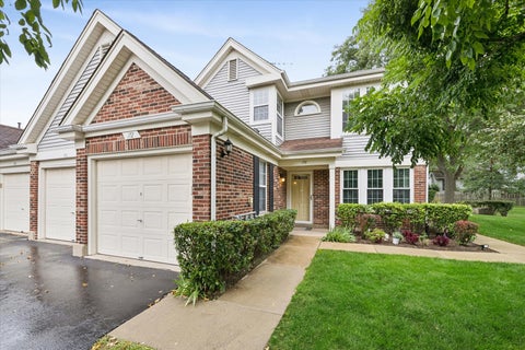 Photo of 172 White Branch Court #172, Buffalo Grove, IL 60089 (MLS # 12718351)