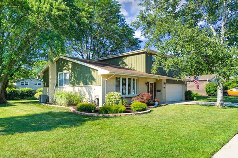 Tiny photo for 2143 E Peachtree Lane, Arlington Heights, IL 60004 (MLS # 12620730)