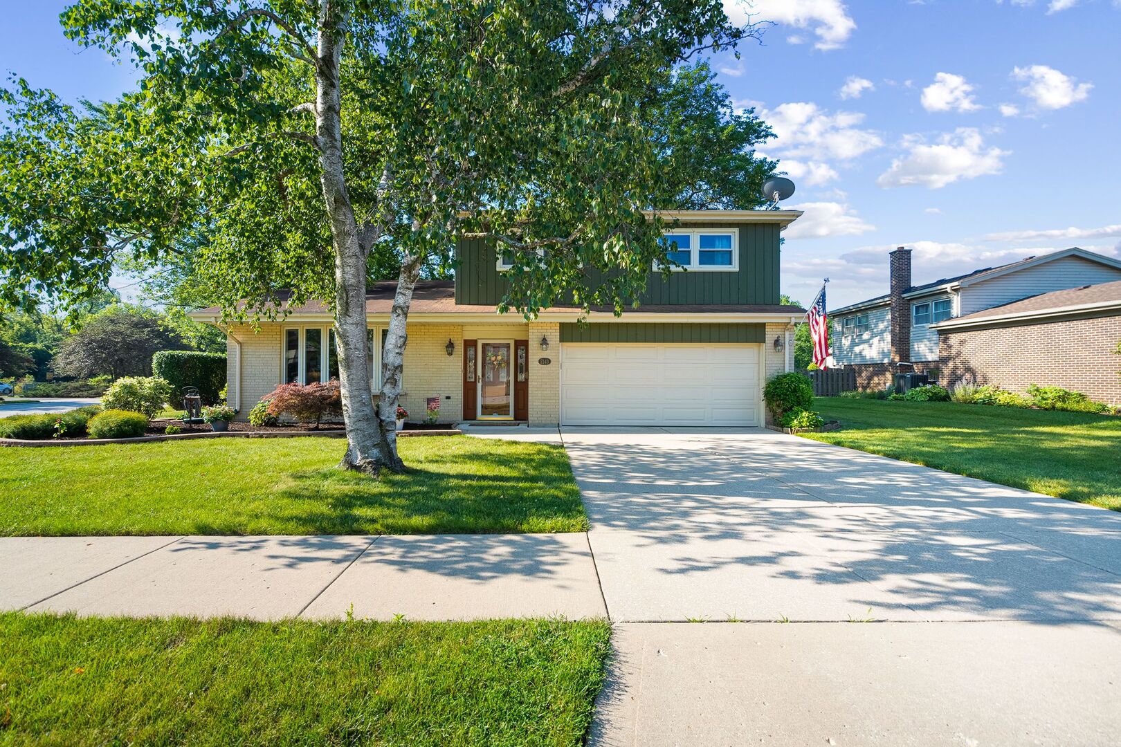 2143 E Peachtree Lane