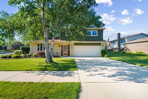 Tiny photo for 2143 E Peachtree Lane, Arlington Heights, IL 60004 (MLS # 12620730)