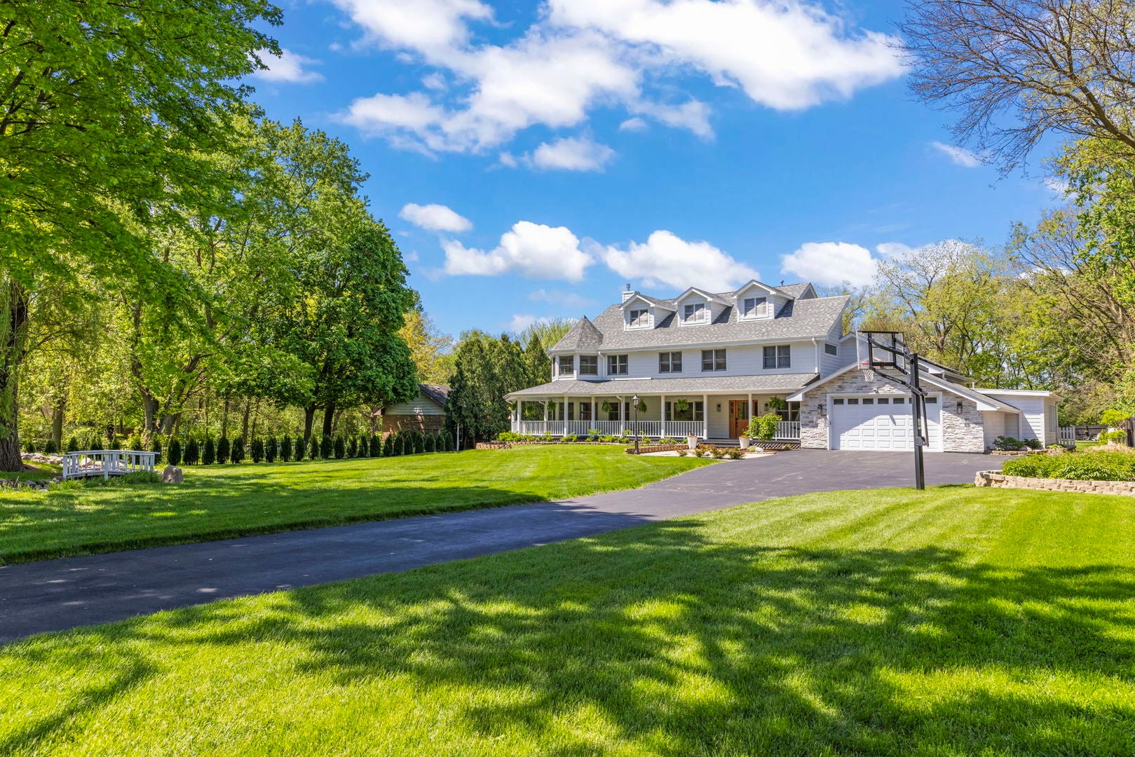 8S452 Bell Drive