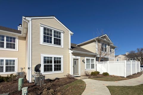 Photo of 424 Le Parc Circle, Buffalo Grove, IL 60089 (MLS # 12588375)