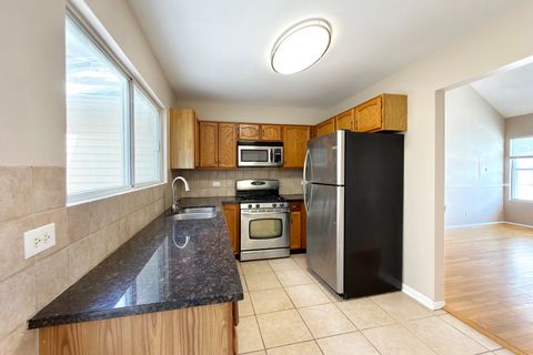 Tiny photo for 424 Le Parc Circle, Buffalo Grove, IL 60089 (MLS # 12588375)