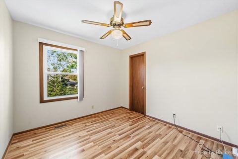 Tiny photo for 1120 Emerald Drive, Aurora, IL 60506 (MLS # 12466070)