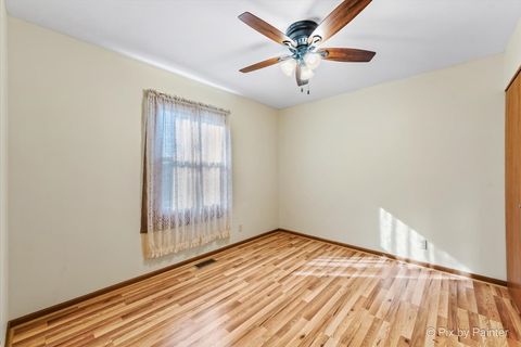 Tiny photo for 1120 Emerald Drive, Aurora, IL 60506 (MLS # 12466070)