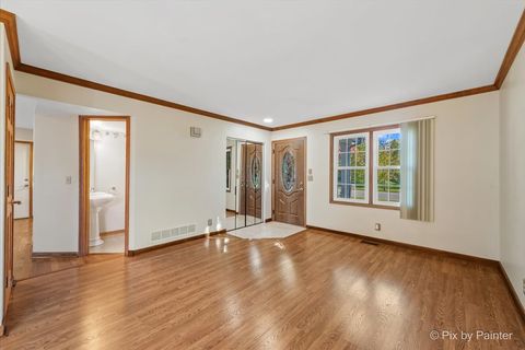 Tiny photo for 1120 Emerald Drive, Aurora, IL 60506 (MLS # 12466070)