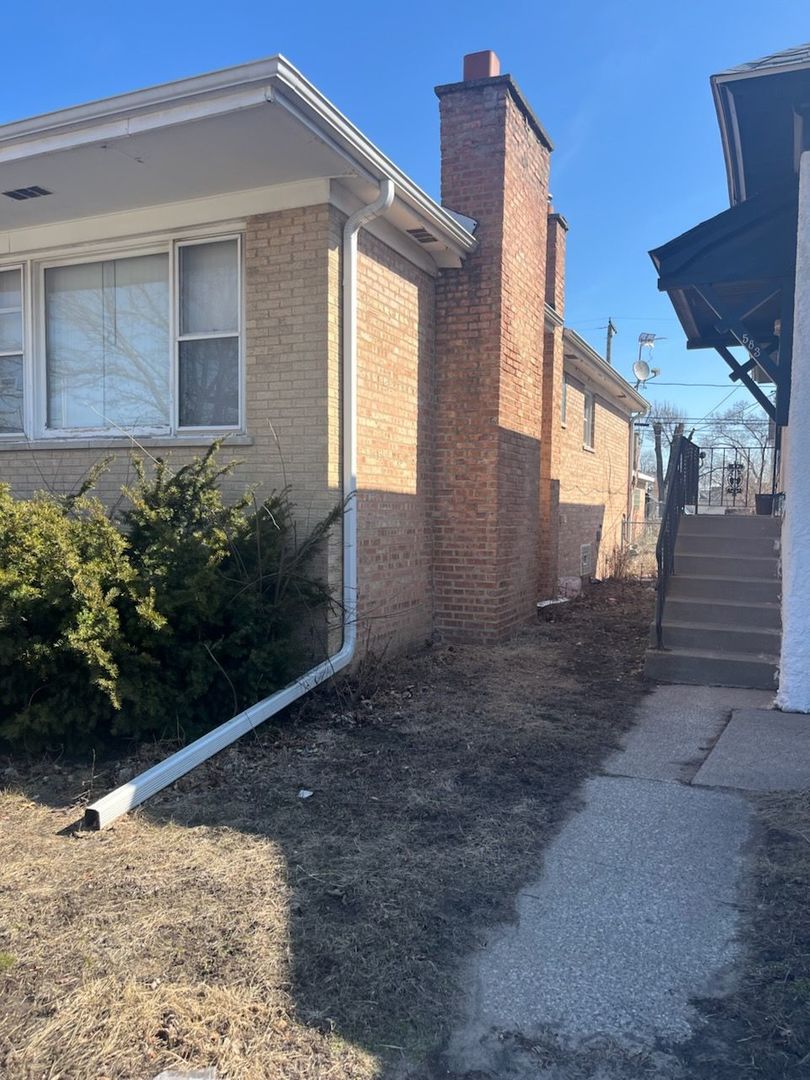 579 INGRAHAM Avenue