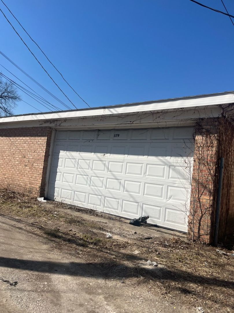 579 INGRAHAM Avenue