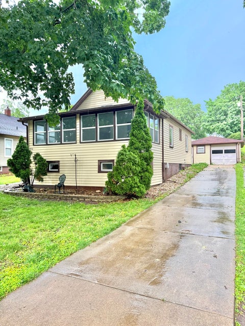 Photo of 406 E Saint Paul Street, Spring Valley, IL 61362 (MLS # 12671580)