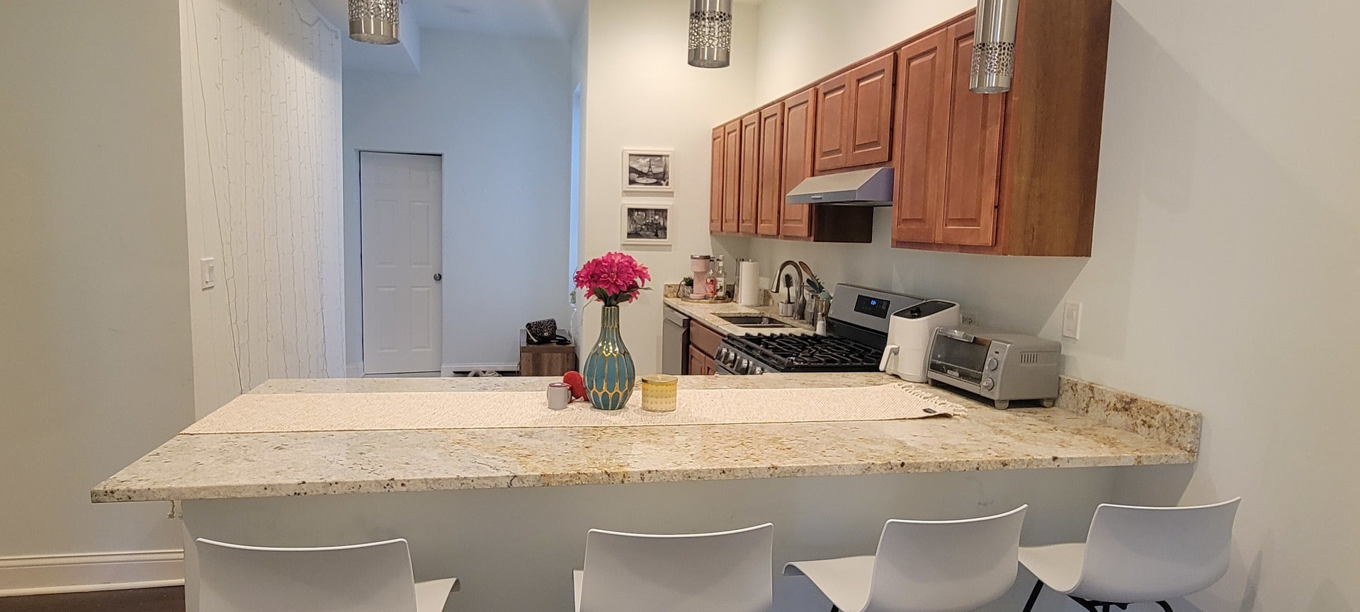 930 W Belmont Avenue 201