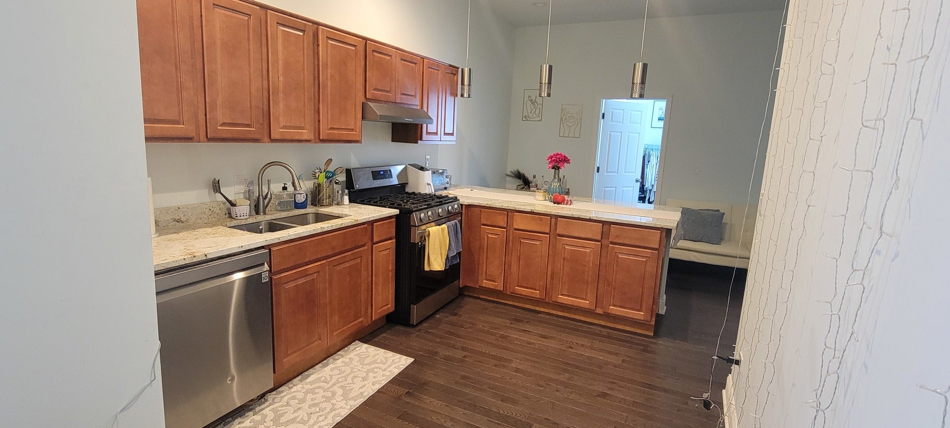 930 W Belmont Avenue 201