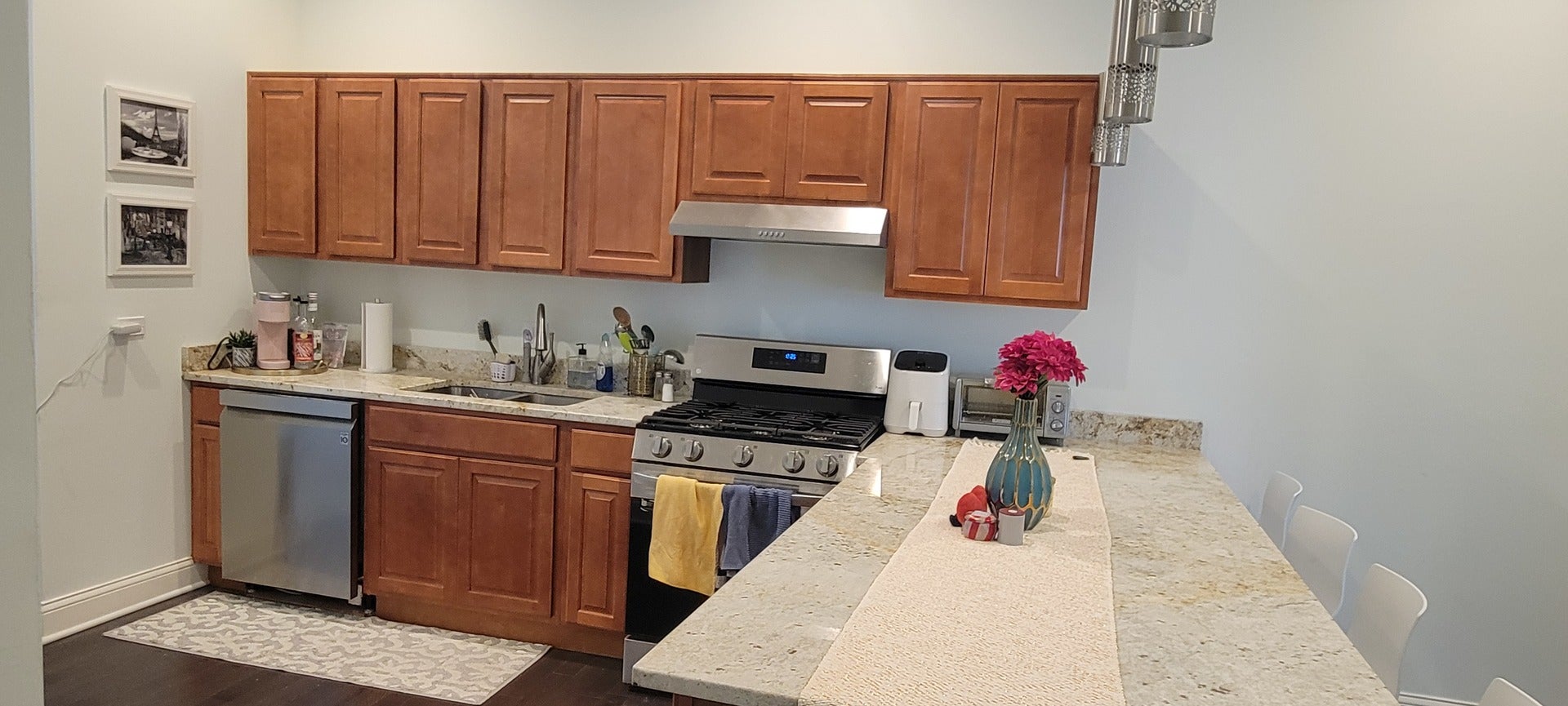 930 W Belmont Avenue 201