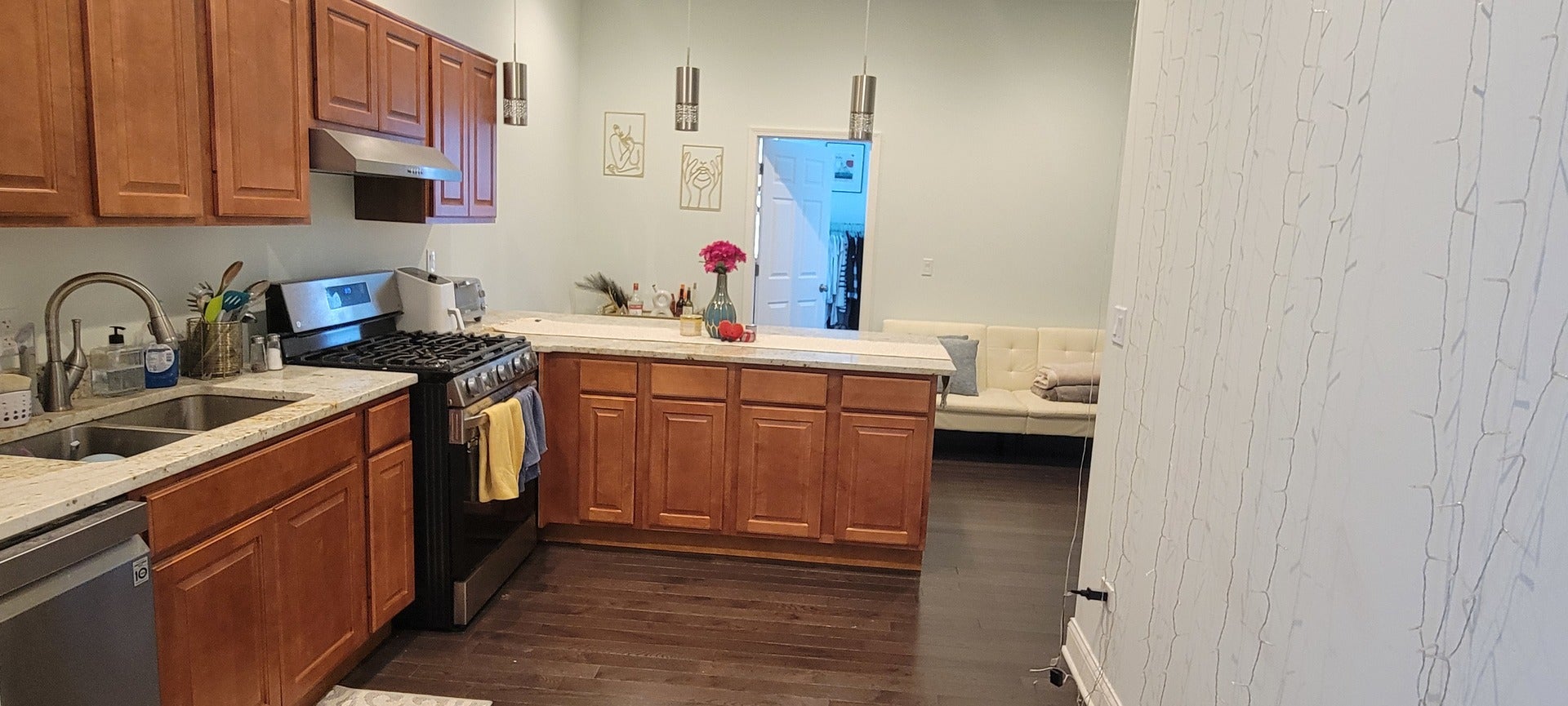930 W Belmont Avenue 201