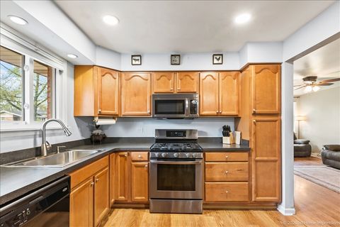 Tiny photo for 16419 Terry Lane, Oak Forest, IL 60452 (MLS # 12589599)