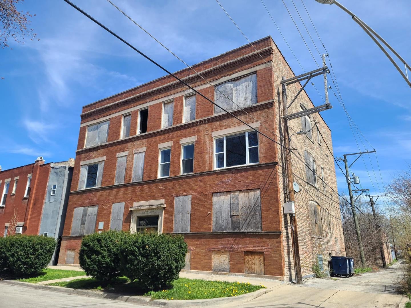 935 E 75th Street